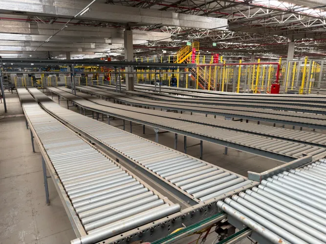 Esteiras transportadoras livres e motorizadas