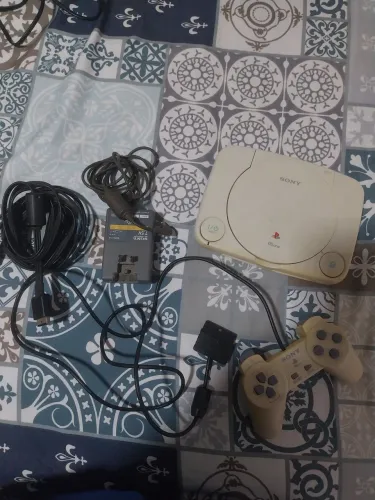 Playstation 1 com defeito.