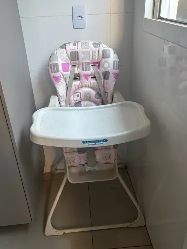 Vendo cadeira de alimentação de bebê 