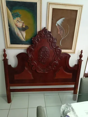 Espelho de cama de madeira talhada 