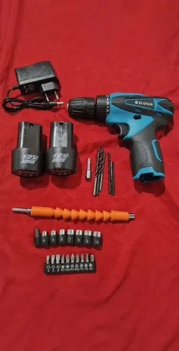 Furadeira/parafusadeira c/2 baterias 12v + acessórios (bits, brocas e extensor).