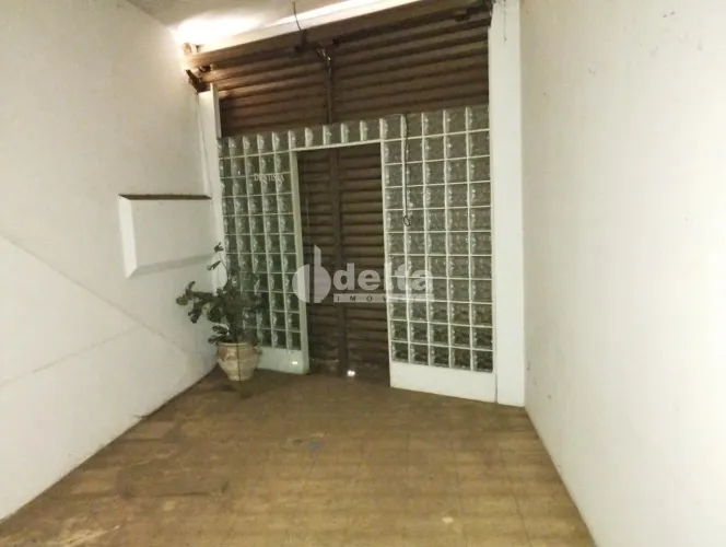 Loja disponível para locação no bairro Cazeca em Uberlândia-MG.