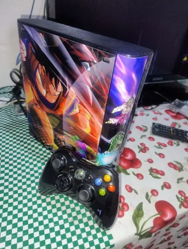Xbox 360 desbloqueado HD 500GB Controle original Várias jogos instalados no HD