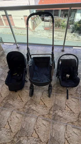 Vendo carrinho de bebê Moisés e bebê conforto galzerano.