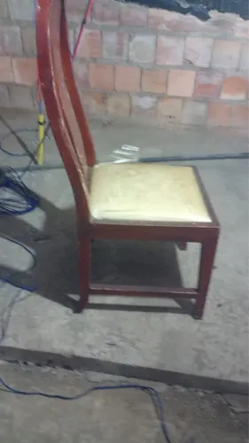 Cadeira de madeira 
