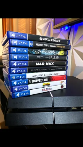 PS4 com 12 jogos e 2 controles originais
