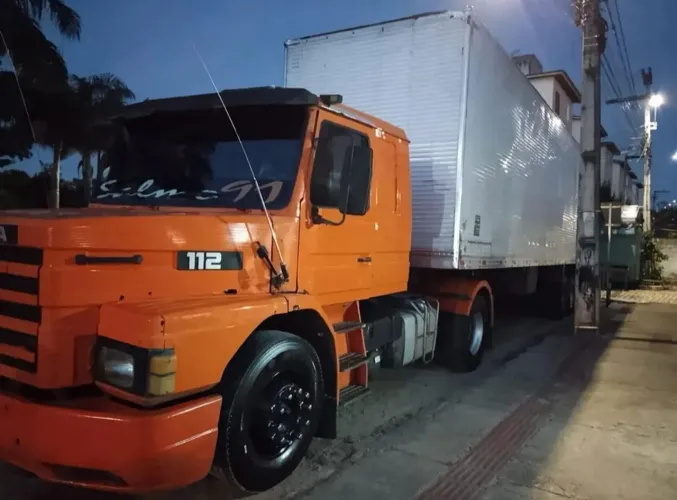 Scania 112 ano 85 e baú facchini 2001/2002