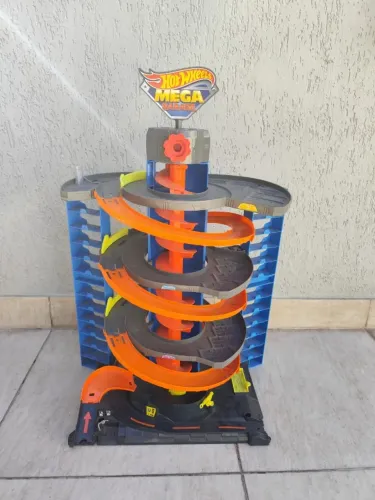 Hot Wheels City Mega Garage