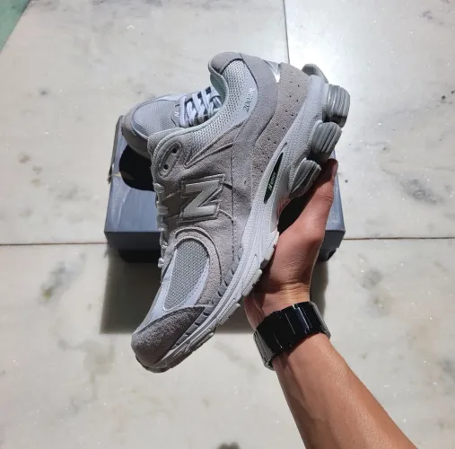 Tênis New Balance 2002