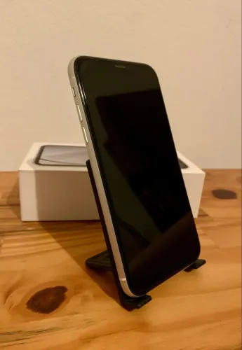 iPhone XR - perfeito estado, sem riscos, bateria 87%