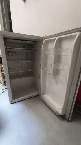 Frigobar médio Electrolux RE120