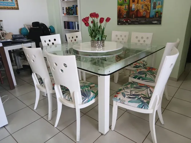 Mesa de jantar c/ 8 cadeiras