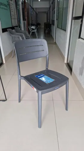 Cadeira Plástica (em Polipropileno) - 01 unidade