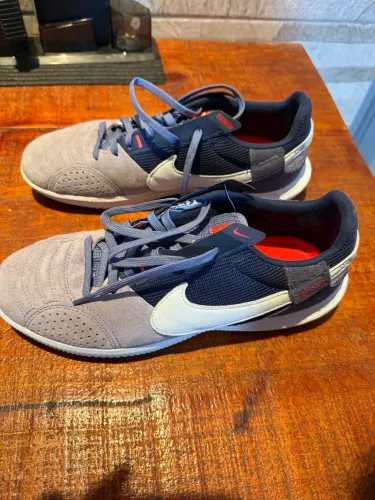 Tênis Nike de Futsal R$300,00