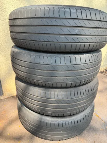Jogo de Pneus Michelin Primacy 4 aro 15