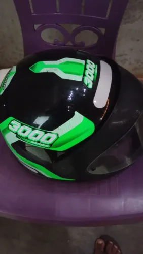 Capacete Semi novo verde