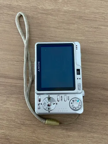 Câmera Sony Cyber-shot DSC-W55 7.2MP + Carregador + Cartão 2GB + Tripé Quik Pod