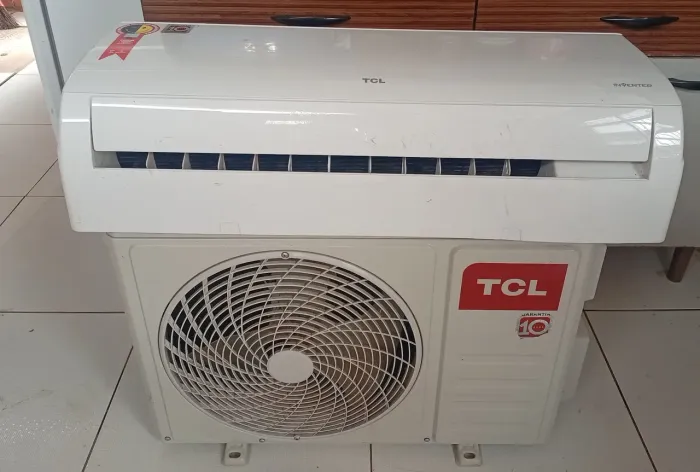 Vendo Ar-condicionado semi novo 12. 000 BTUs.