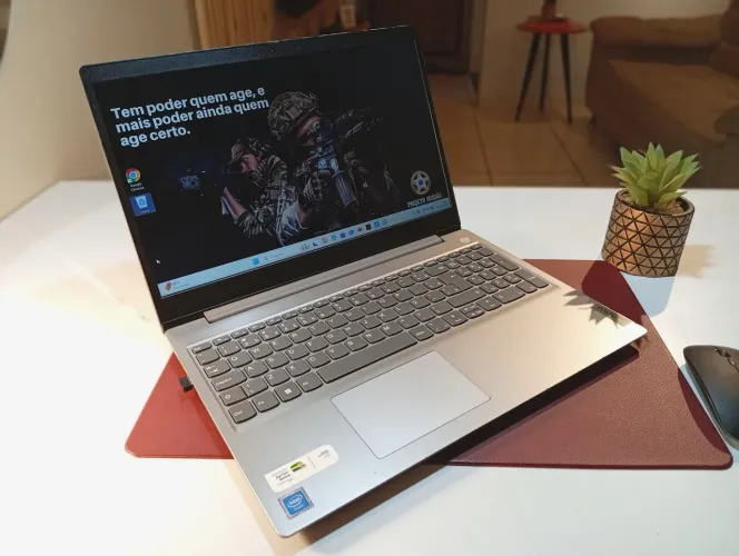 Notebook Lenovo IdeaPad ótimo para estudos e trabalho