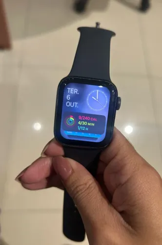 Apple Watch SE, cor meia noite de 40 mm com Bracelete desportiva meia?noite - P/M