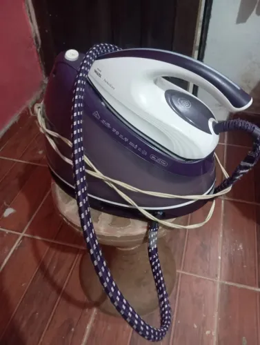 Ferro de passar roupas Philips custa 1000 reais vendo por 300
