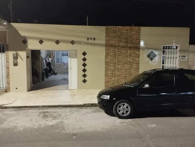 Excelente Casa de 180m2, com piscina, Espaço Gourmet e Ponto Comercial Integrado.