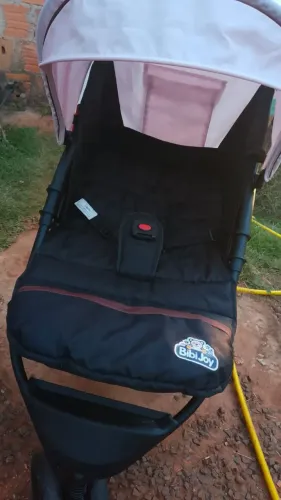 Estou vendendo esse carrinho semi-novo minha filha usou apenas 2 vzs.