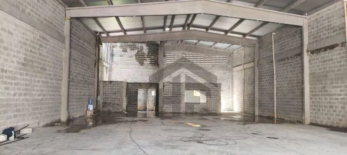 Galpão Comercial de 450m² para alugar, localizado na Madalena, Recife - Pernambuco.