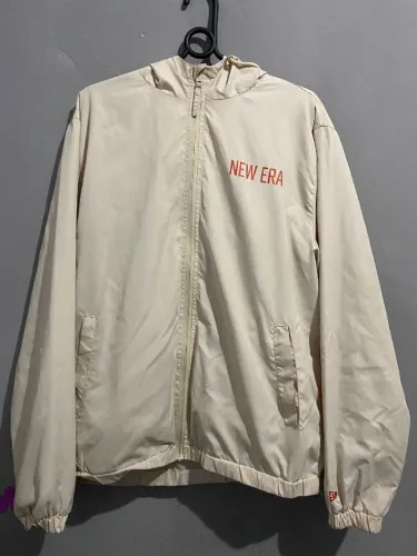 Corta vento new era original off white M