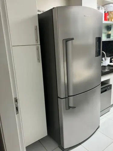 Geladeira brastemp 591 litros com menos de 1 ano de uso
