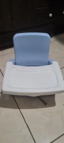 Assento de alimentação portátil Voyage Cake na cor azul 