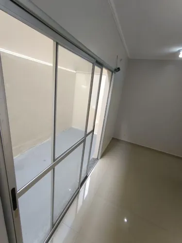 Casa 2 Dormitórios em condomínio fechado .Flores .