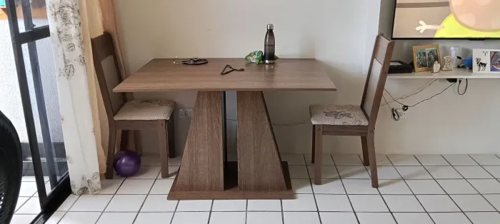 Mesa com 4 cadeiras