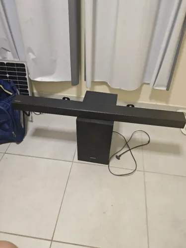Soundbar Samsung HW-R550 com defeito