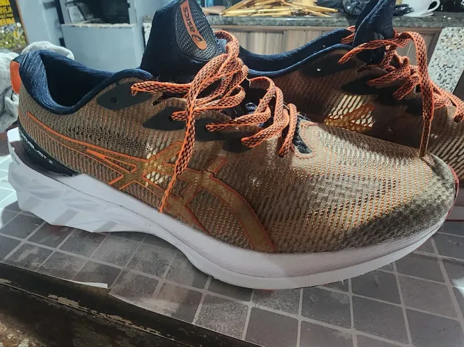 Tênis Asics novablast 2