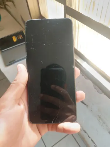 POCO C65 com defeito, não liga, para peças