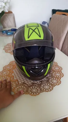 Capacete semi-novo