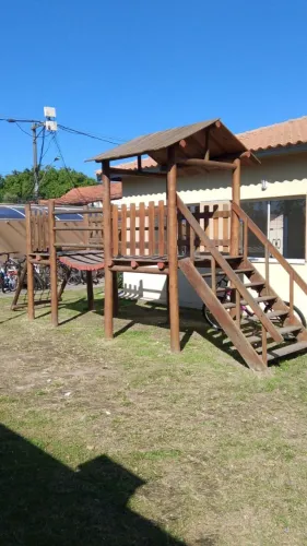Playground Infantil de Madeira - Brinquedos e Jogos