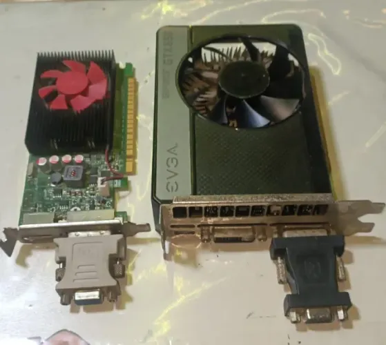 Placa de video gtx 650 e uma gt 730
