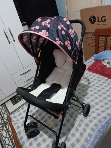 Carrinho de bebê menina 