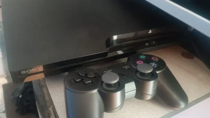 Vendo ps3, destravado com todos jogos ,só baixar e jogar