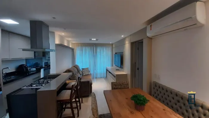 Lindo Apartamento com 3 quartos em Jurerê (à 220m da praia)