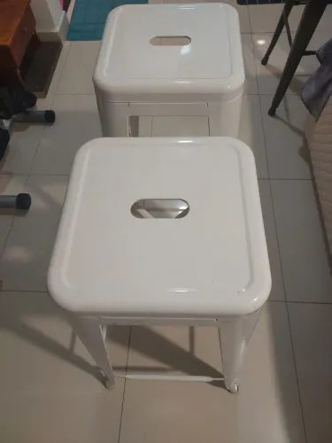 Vendo esses bancos de ferro desapego pra vender hoje