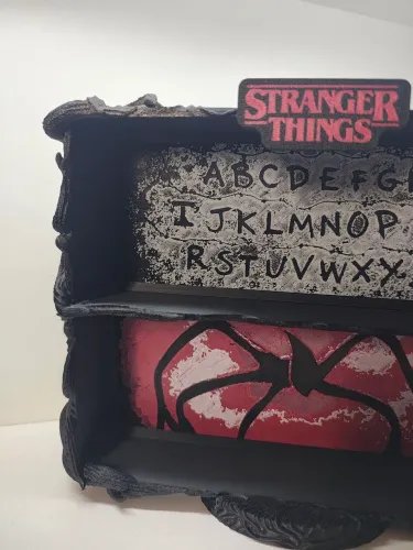 Expositor Stranger Things - Kinder Joy