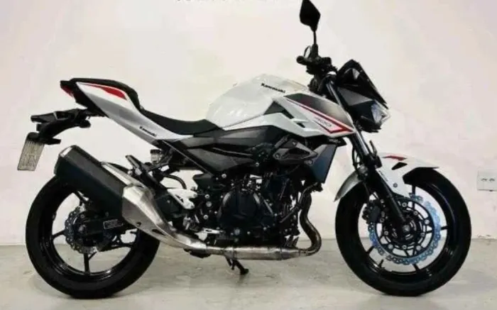 Kawasaki Z400 impecável 
