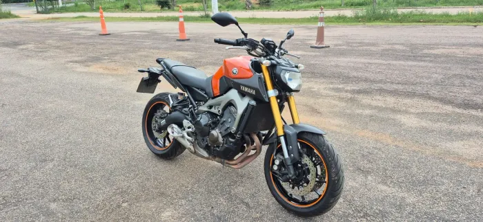 Vendo MT09 laranja 2014/15
