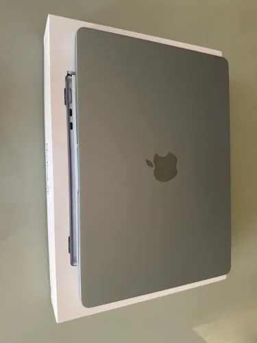 MacBook Air M5  
