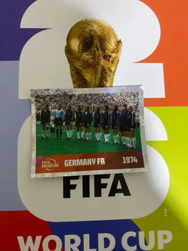 Figurinha original brilhante,FIFA museu panini 