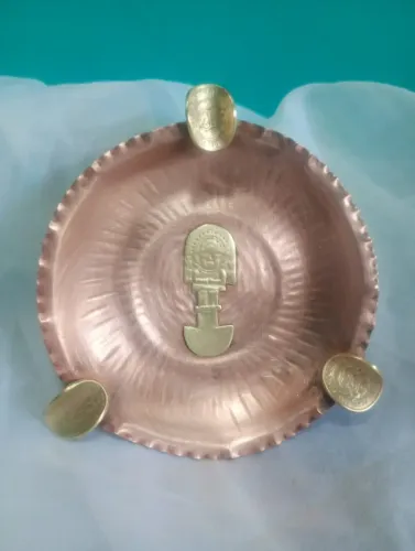 Antigo cinzeiro em cobre e bronze - Souvenir do Banco central do Peru 