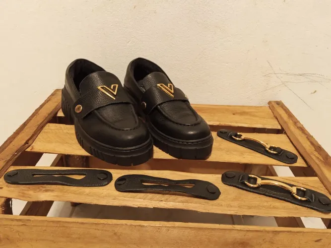 Kit Mocassim Feminino Vital Couro Legítimo + 3 Fivelas Removíveis